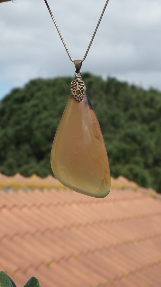 Sumatra amber pendant with bronze bail