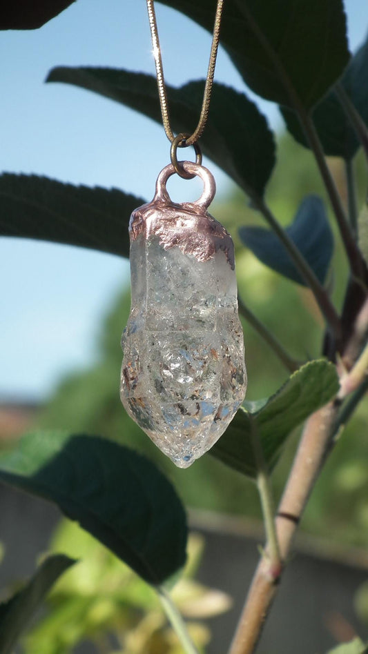 Uv reactive crystal pendant // Petroleum quartz // Terminated quartz