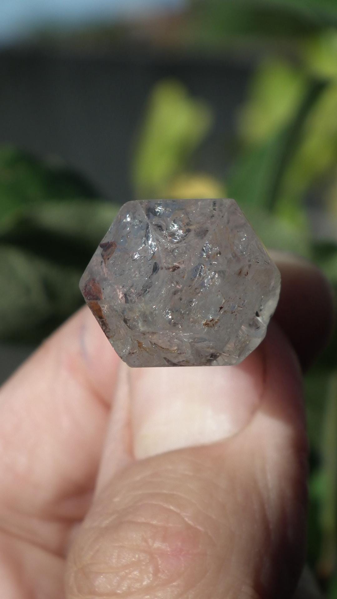 Uv reactive crystal pendant // Petroleum quartz // Terminated quartz