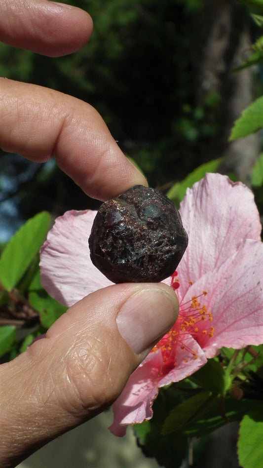 Garnet crystal // Raw garnet // Garnet Stone