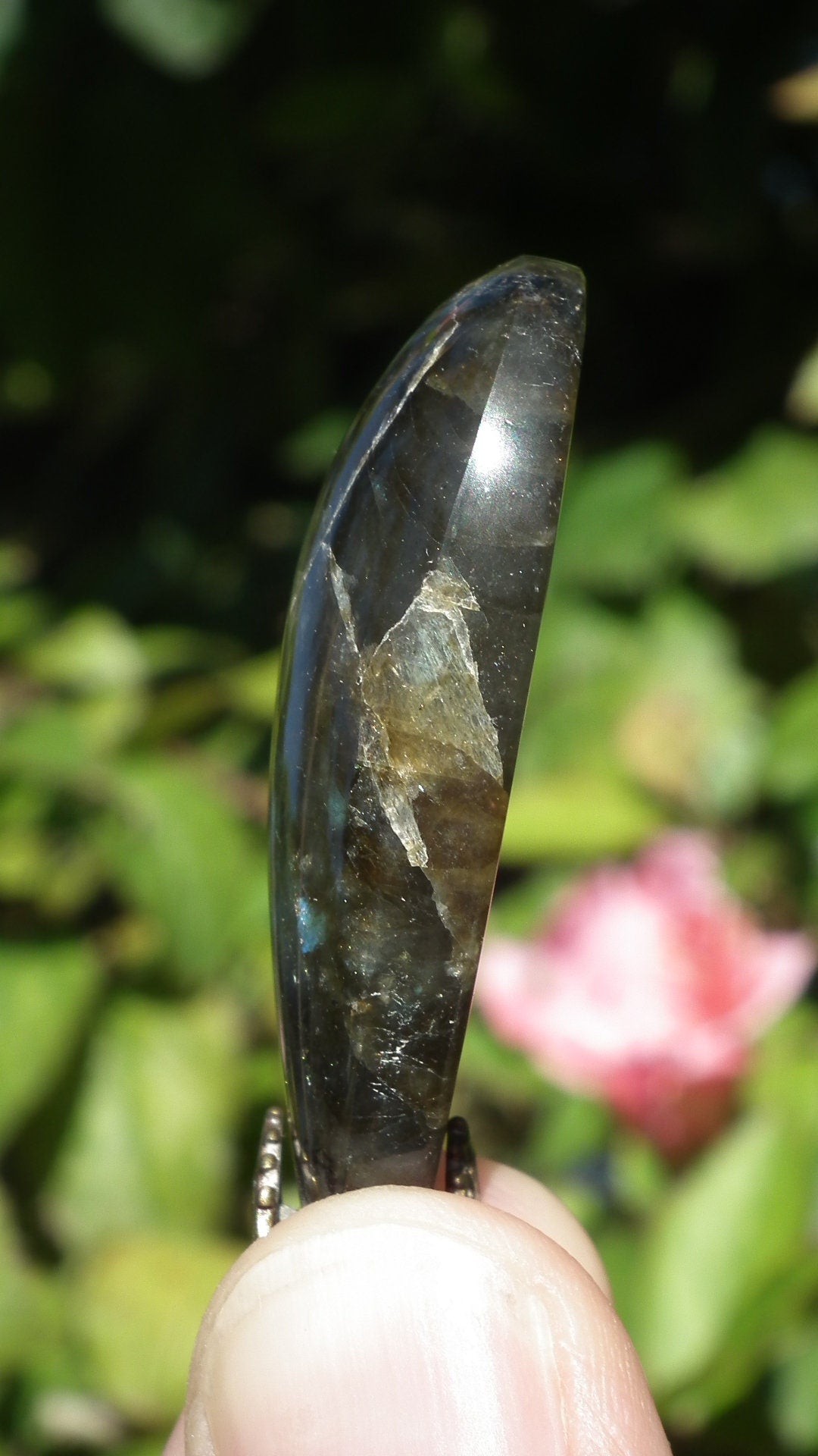 Labradorite pendant with bronze bail