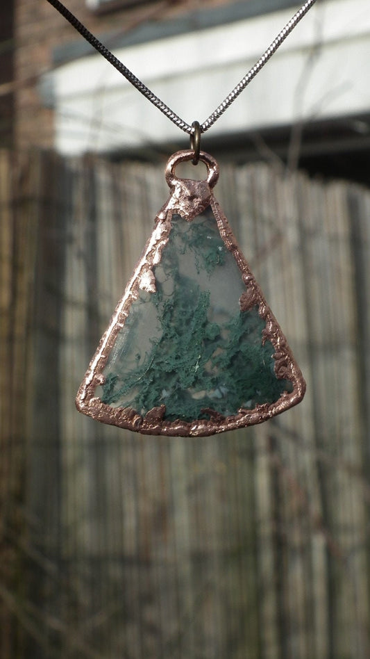 Copper formed Mossagate pendant // Free Copper chain!