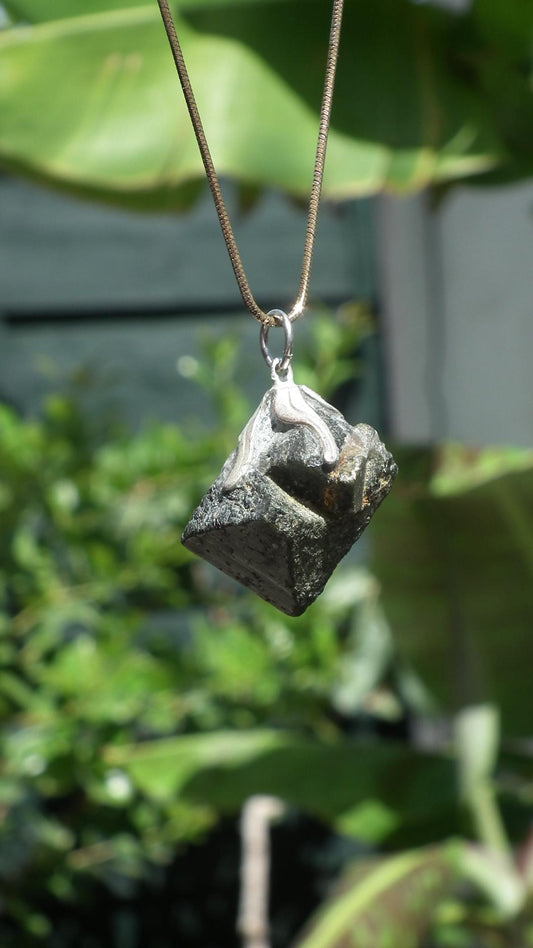 Raw epidote necklace / Epidote quartz