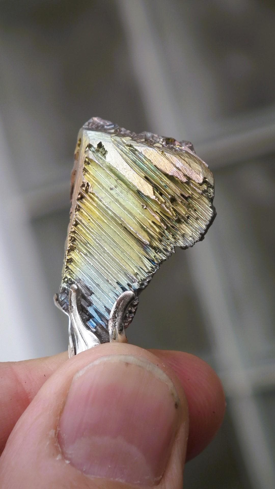 Bismuth pendant with silverplated bail