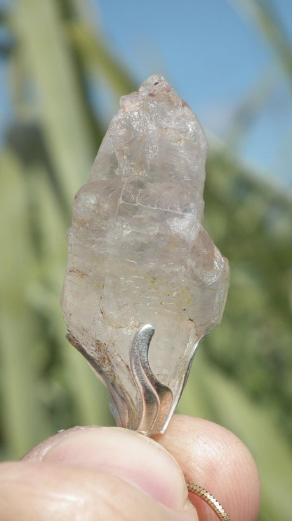 Uv reactive crystal pendant // Petroleum quartz // Terminated quartz