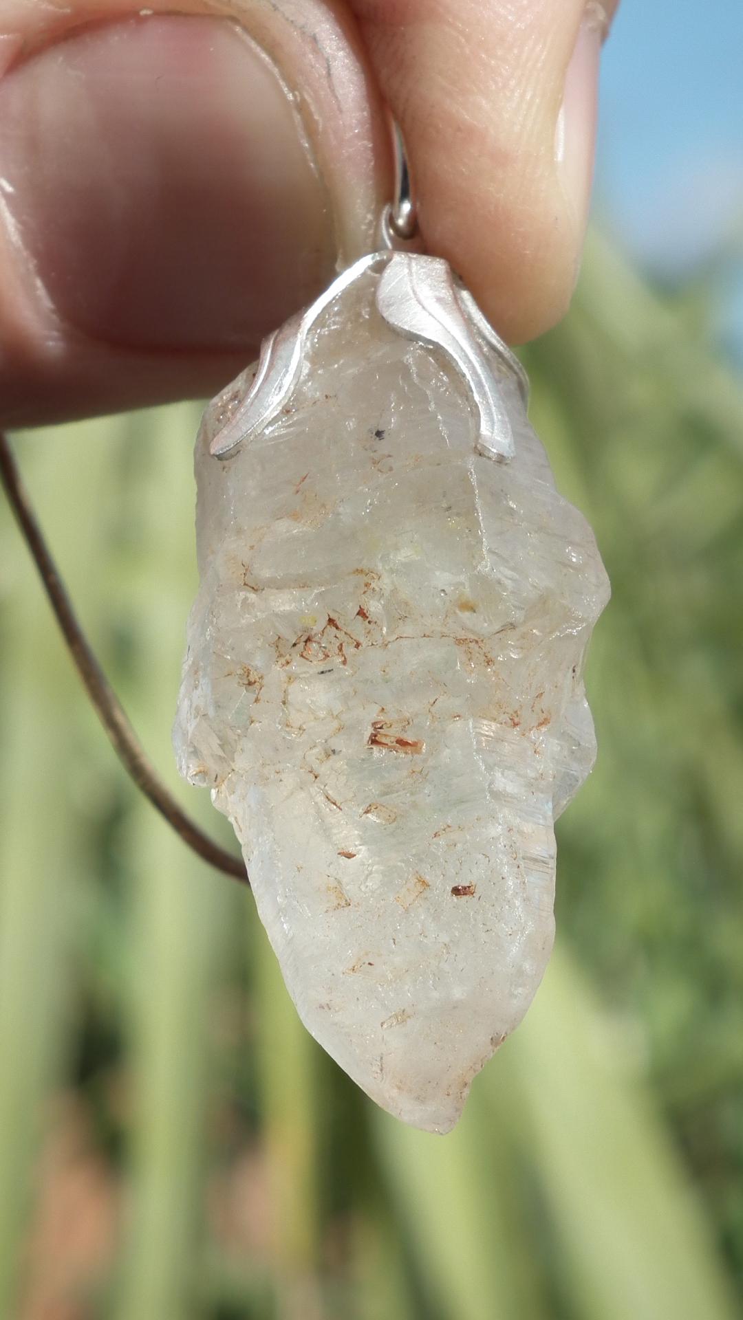 Uv reactive crystal pendant // Petroleum quartz // Terminated quartz