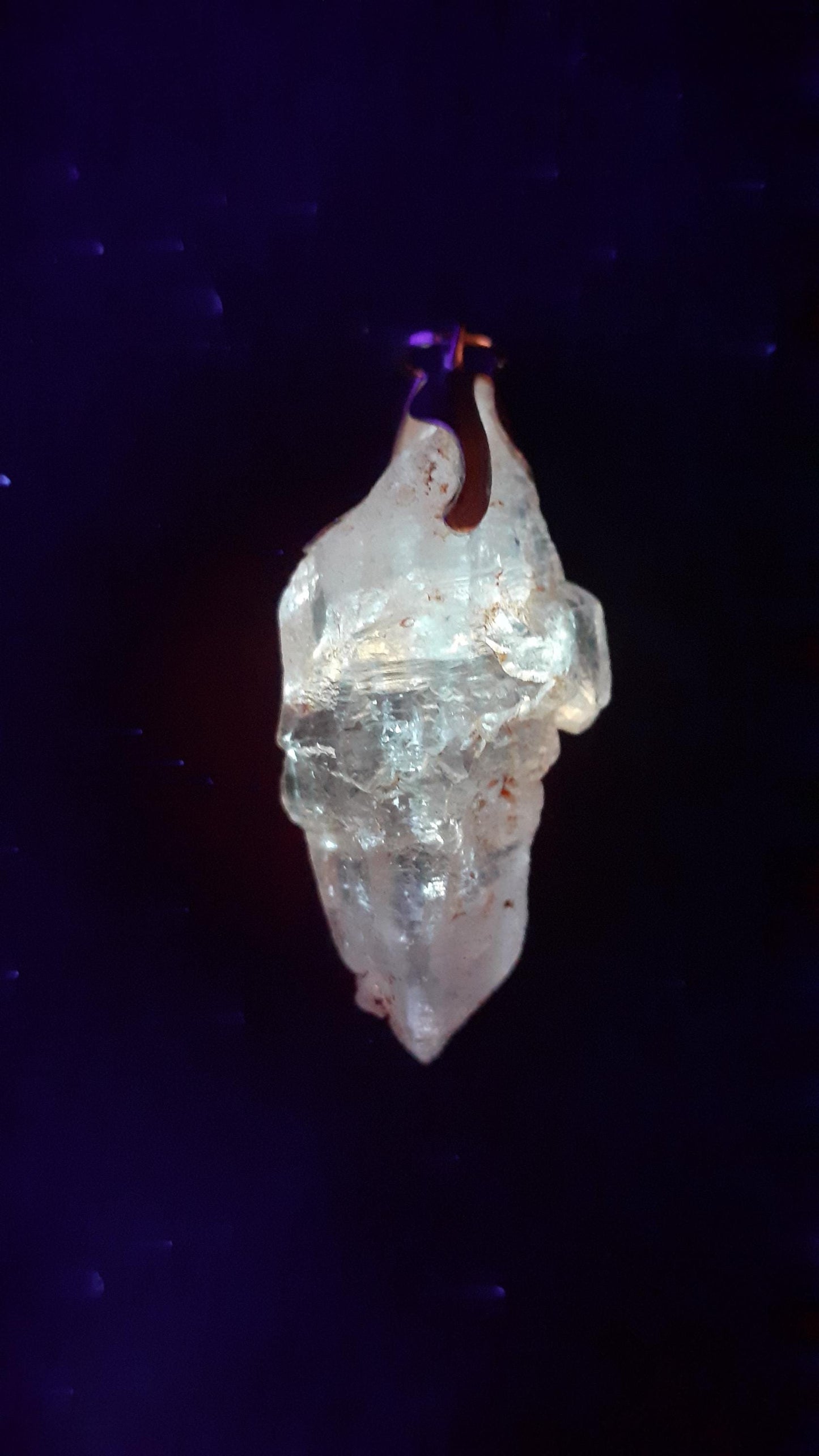 Uv reactive crystal pendant // Petroleum quartz // Terminated quartz