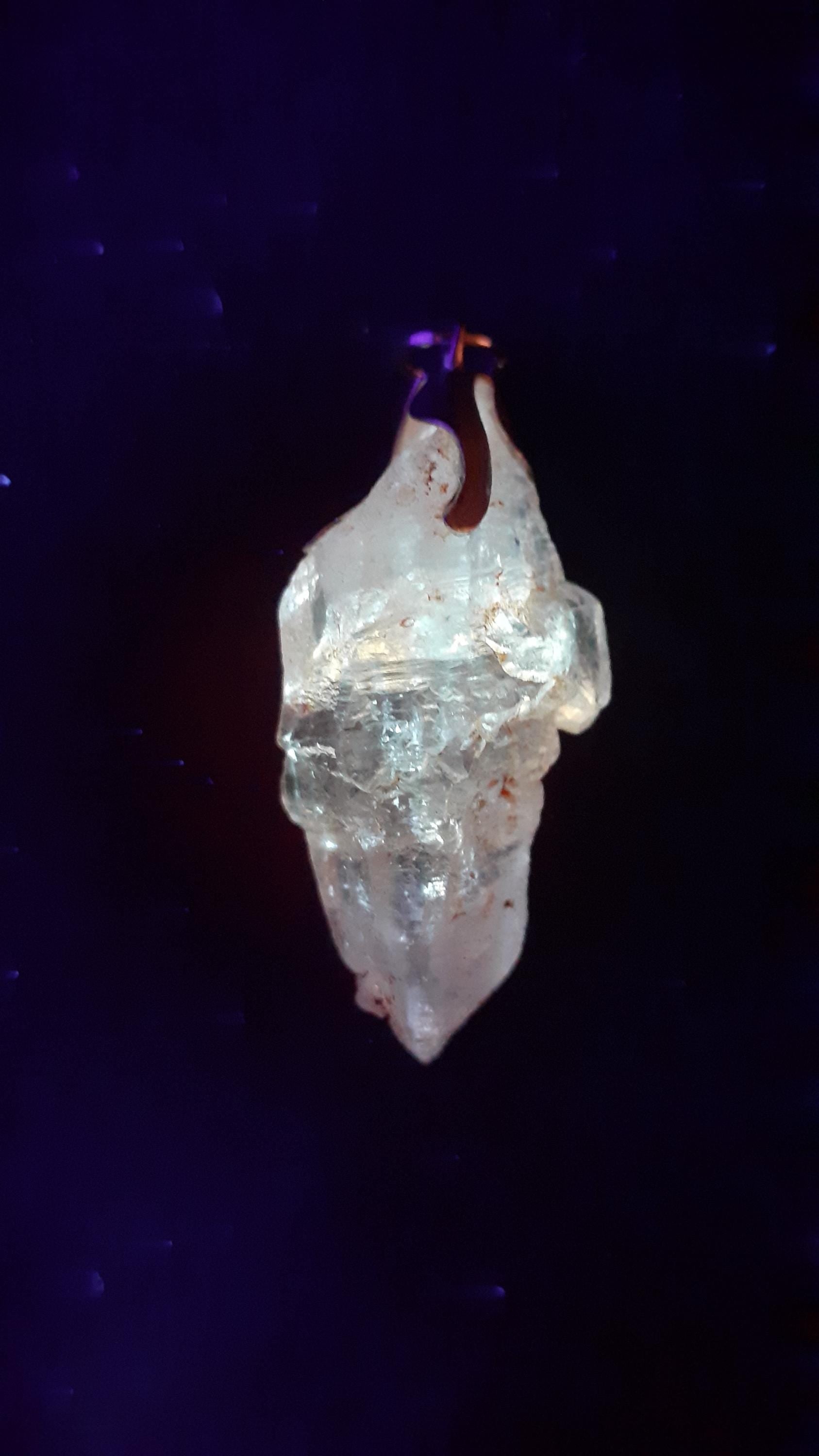 Uv reactive crystal pendant // Petroleum quartz // Terminated quartz