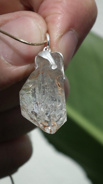 Uv reactive crystal pendant // Petroleum quartz // Terminated quartz