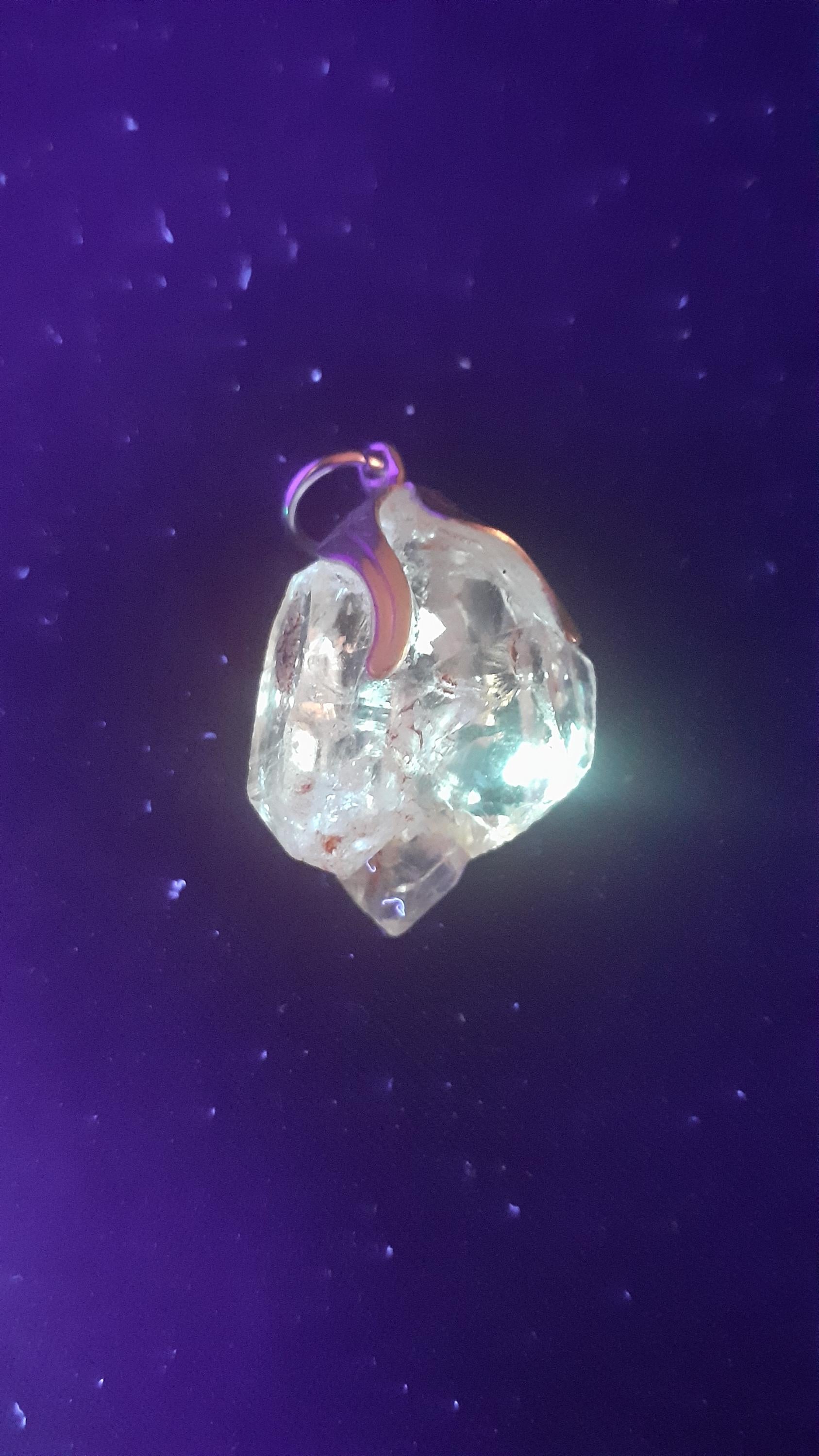 Uv reactive crystal pendant // Petroleum quartz // Terminated quartz