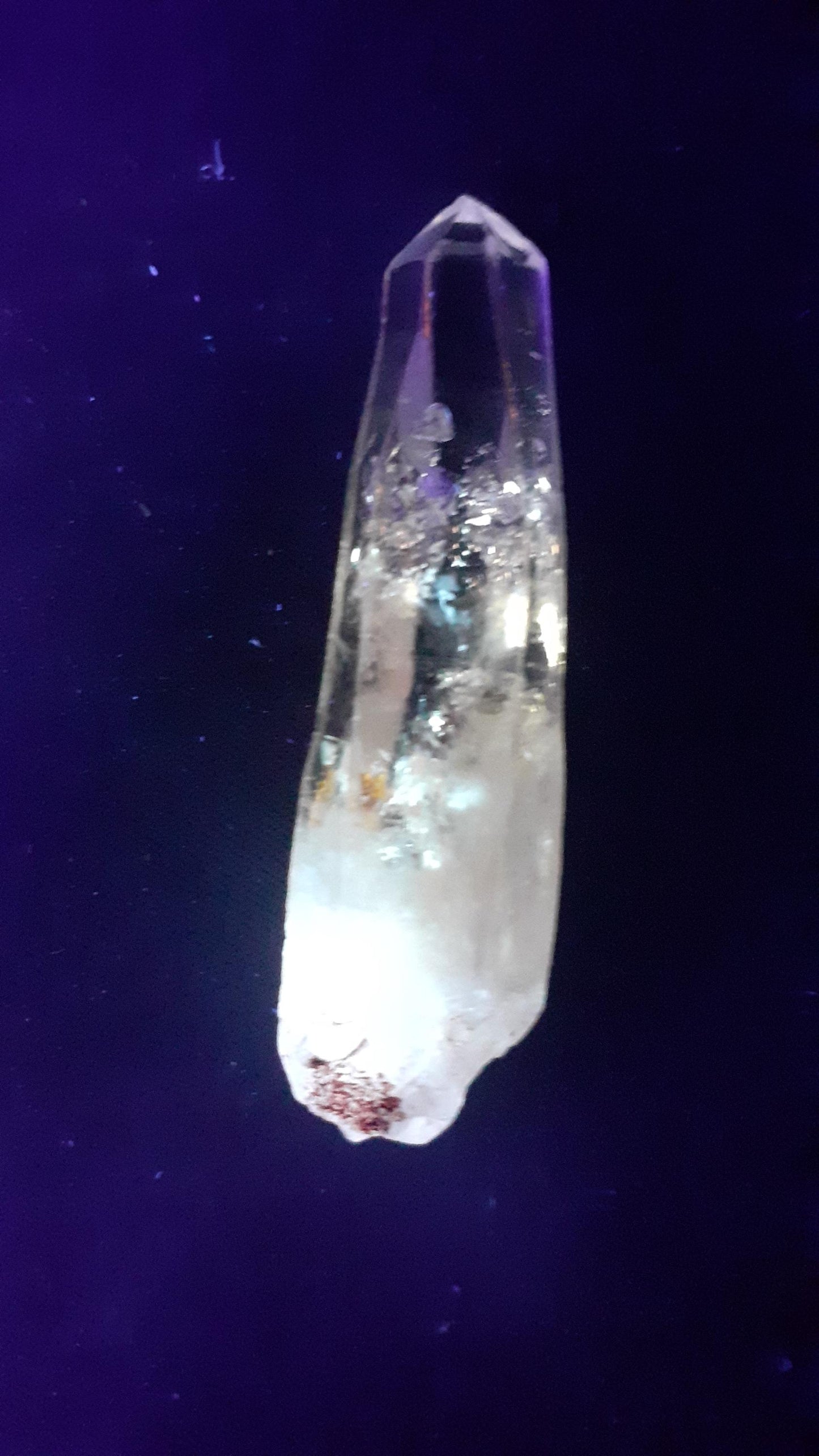 Enhydro crystal // Uv reactive crystal // Petroleum quartz