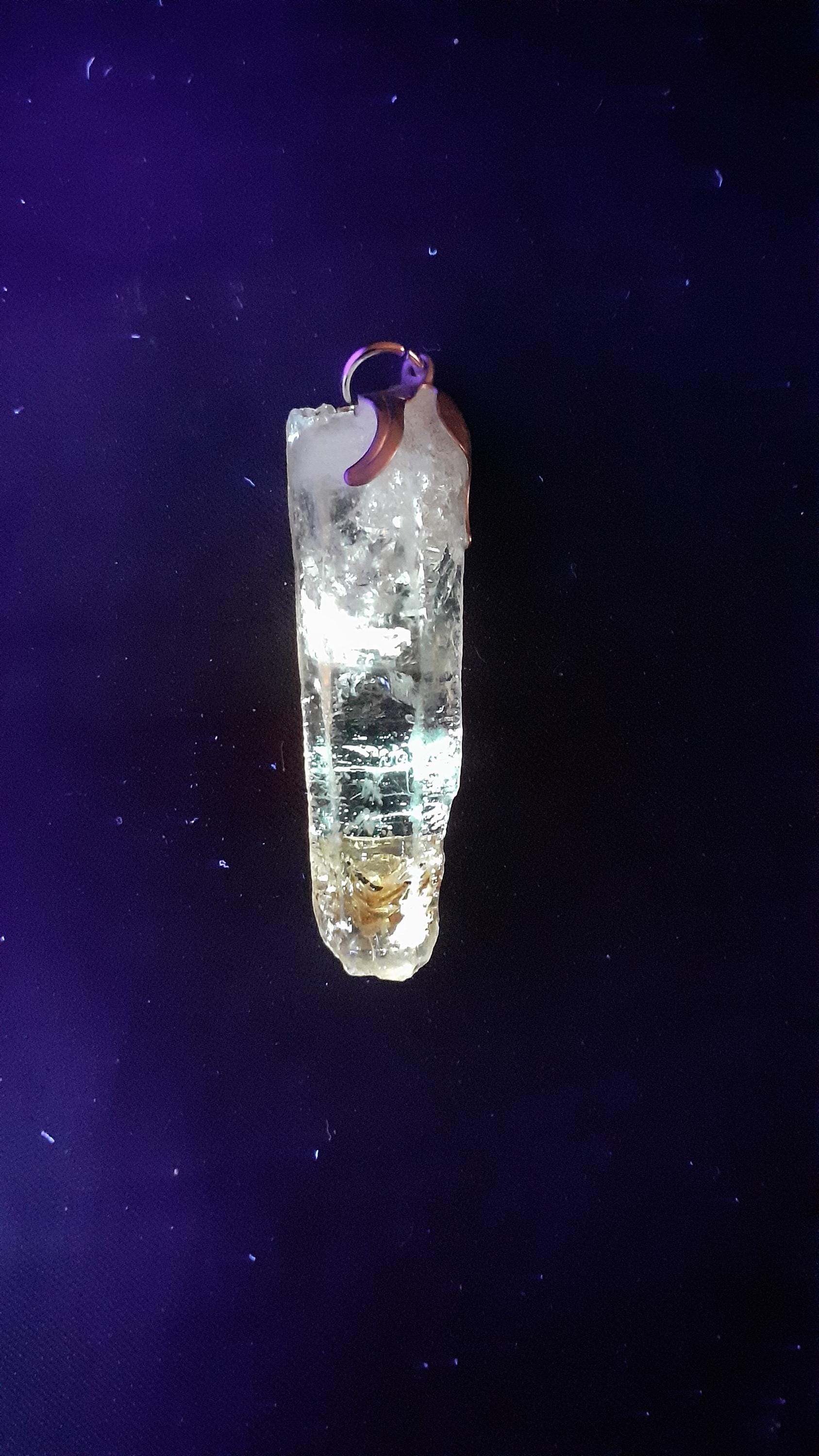 Uv reactive crystal pendant // Petroleum quartz // Terminated quartz