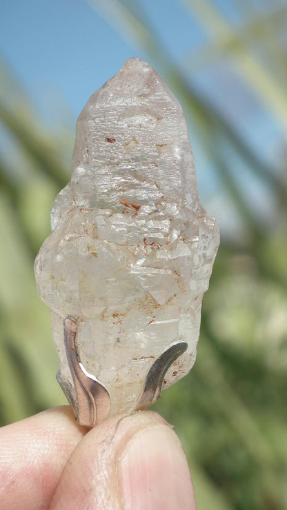 Uv reactive crystal pendant // Petroleum quartz // Terminated quartz