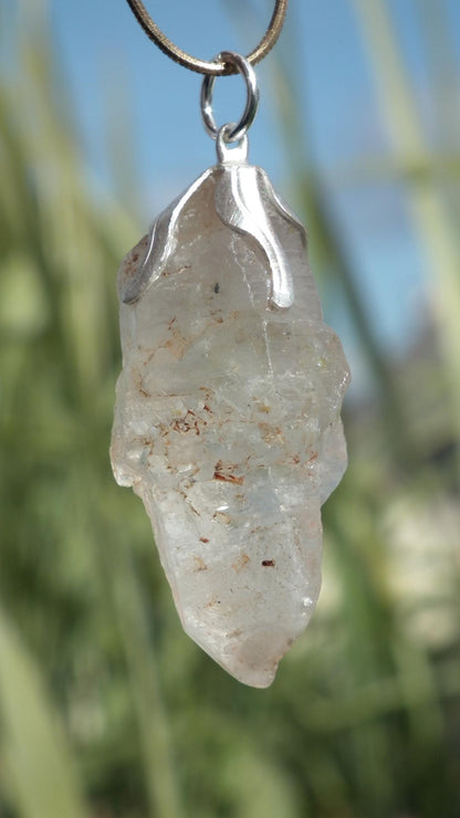 Uv reactive crystal pendant // Petroleum quartz // Terminated quartz