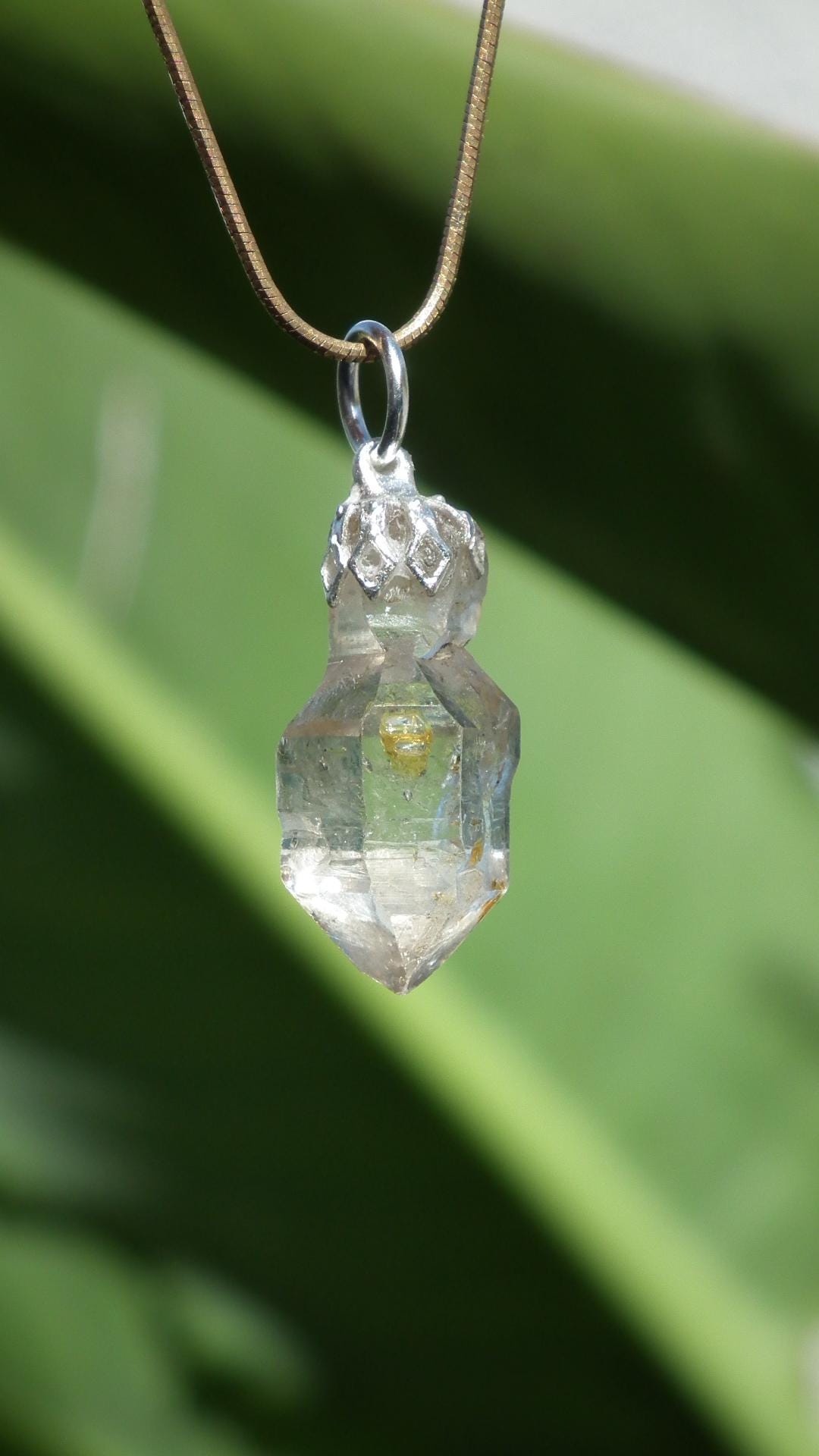 Uv reactive crystal pendant // Petroleum quartz // Terminated quartz