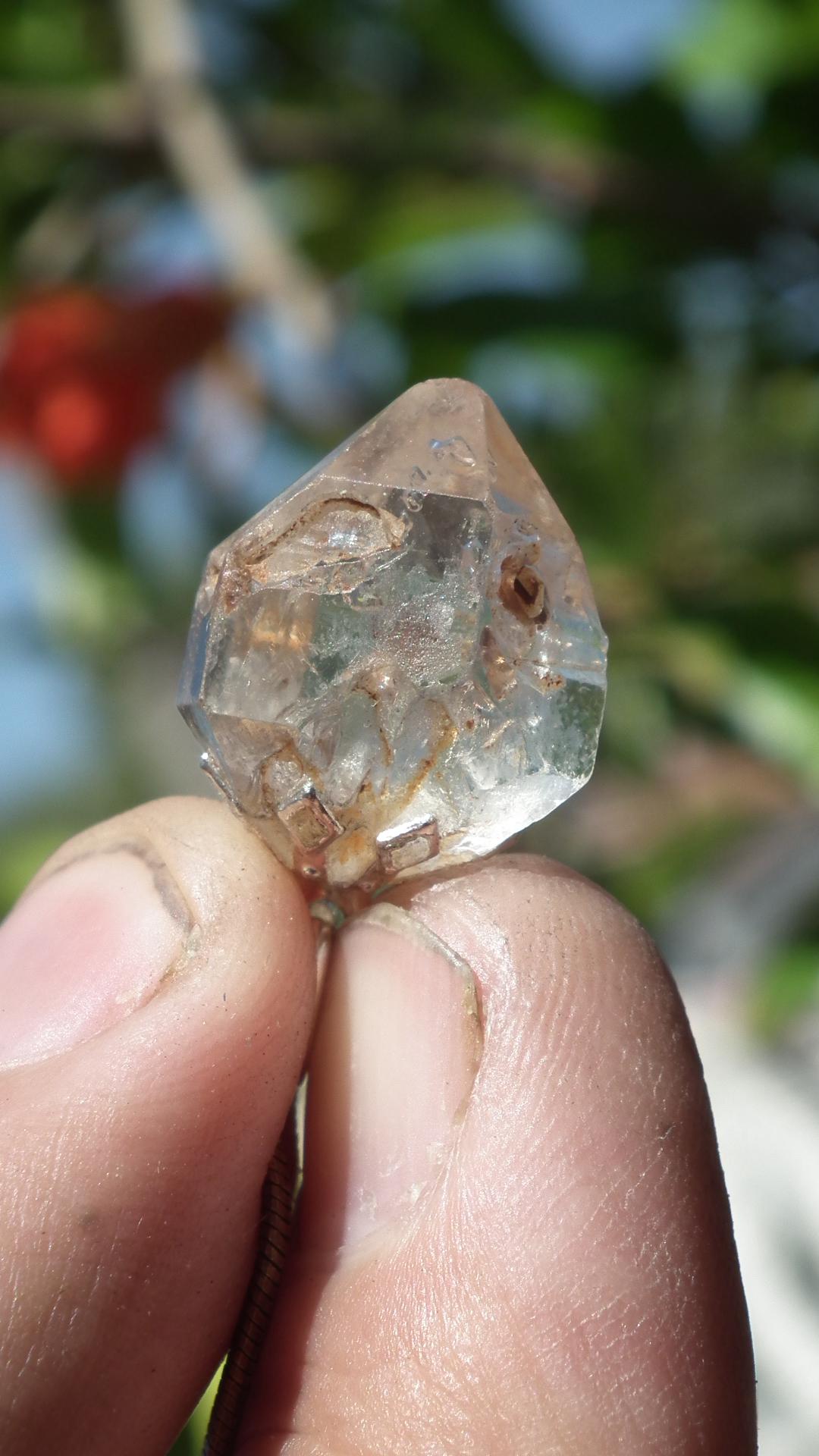 Uv reactive crystal pendant // Petroleum quartz // Terminated quartz