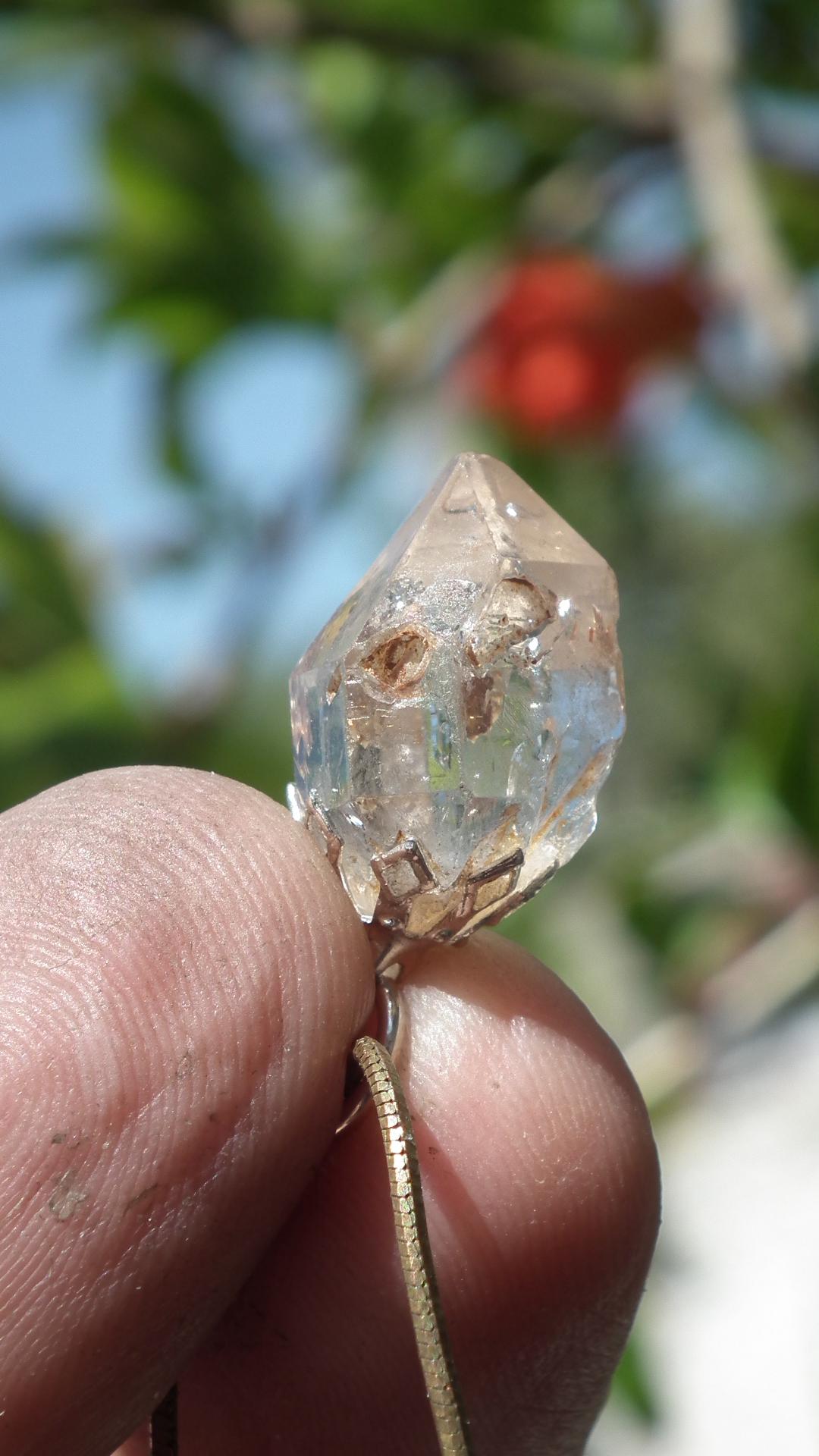 Uv reactive crystal pendant // Petroleum quartz // Terminated quartz