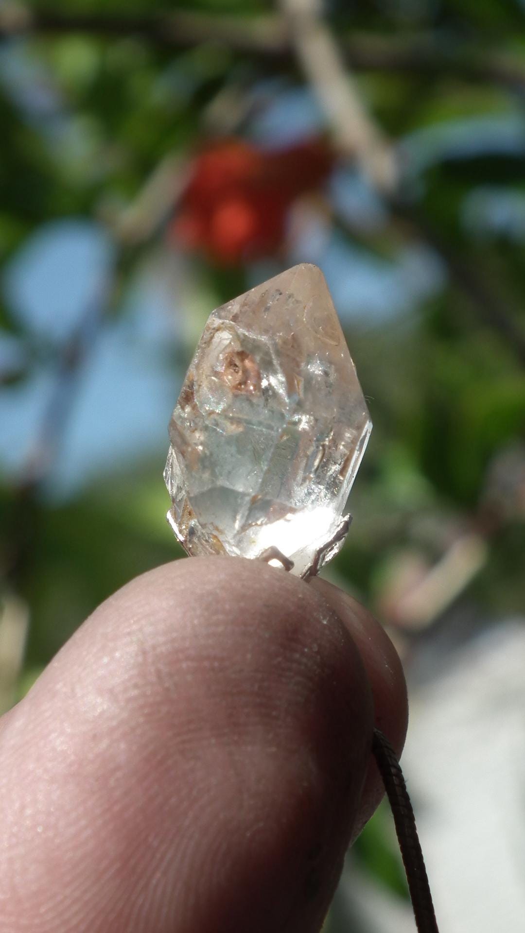 Uv reactive crystal pendant // Petroleum quartz // Terminated quartz
