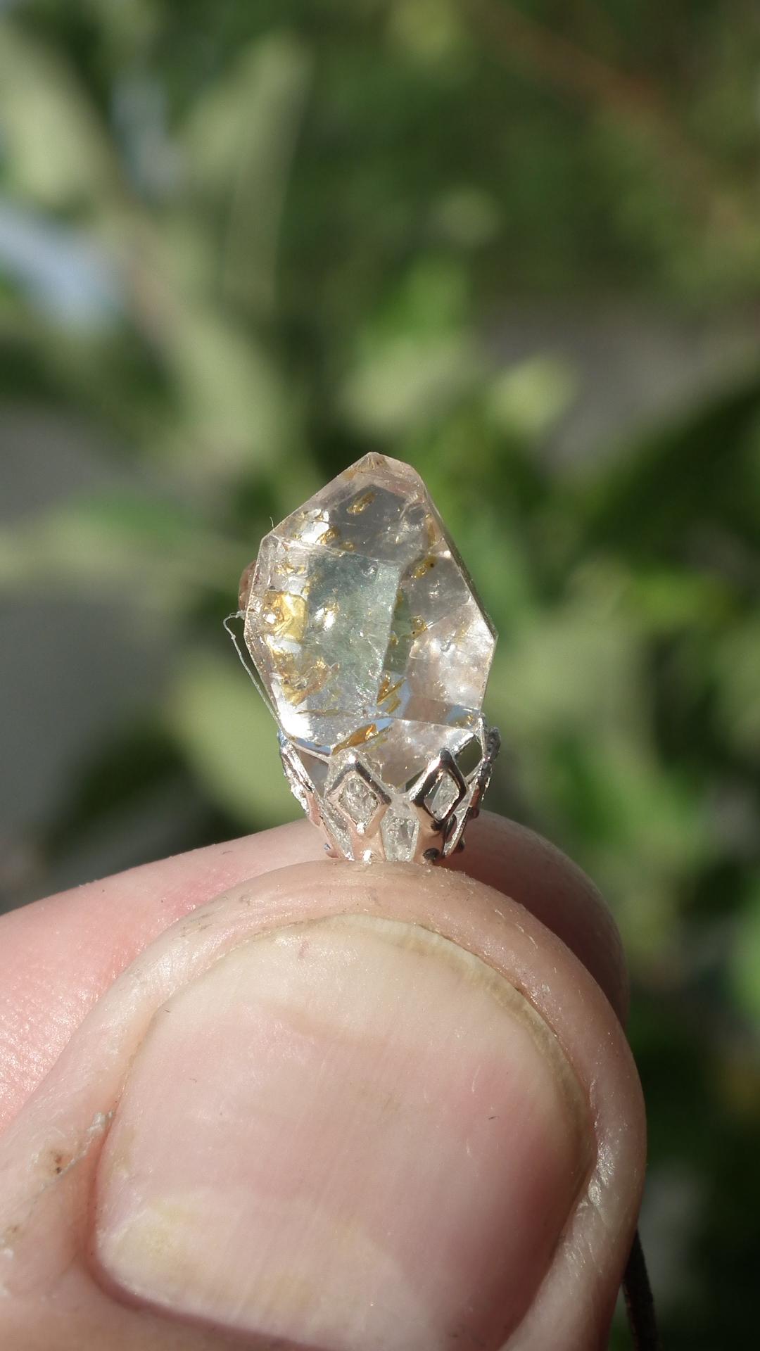 Uv reactive crystal pendant // Petroleum quartz // Terminated quartz