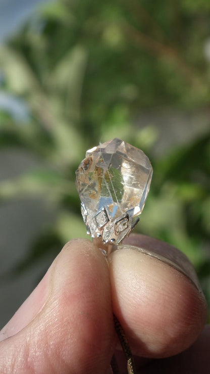 Uv reactive crystal pendant // Petroleum quartz // Terminated quartz
