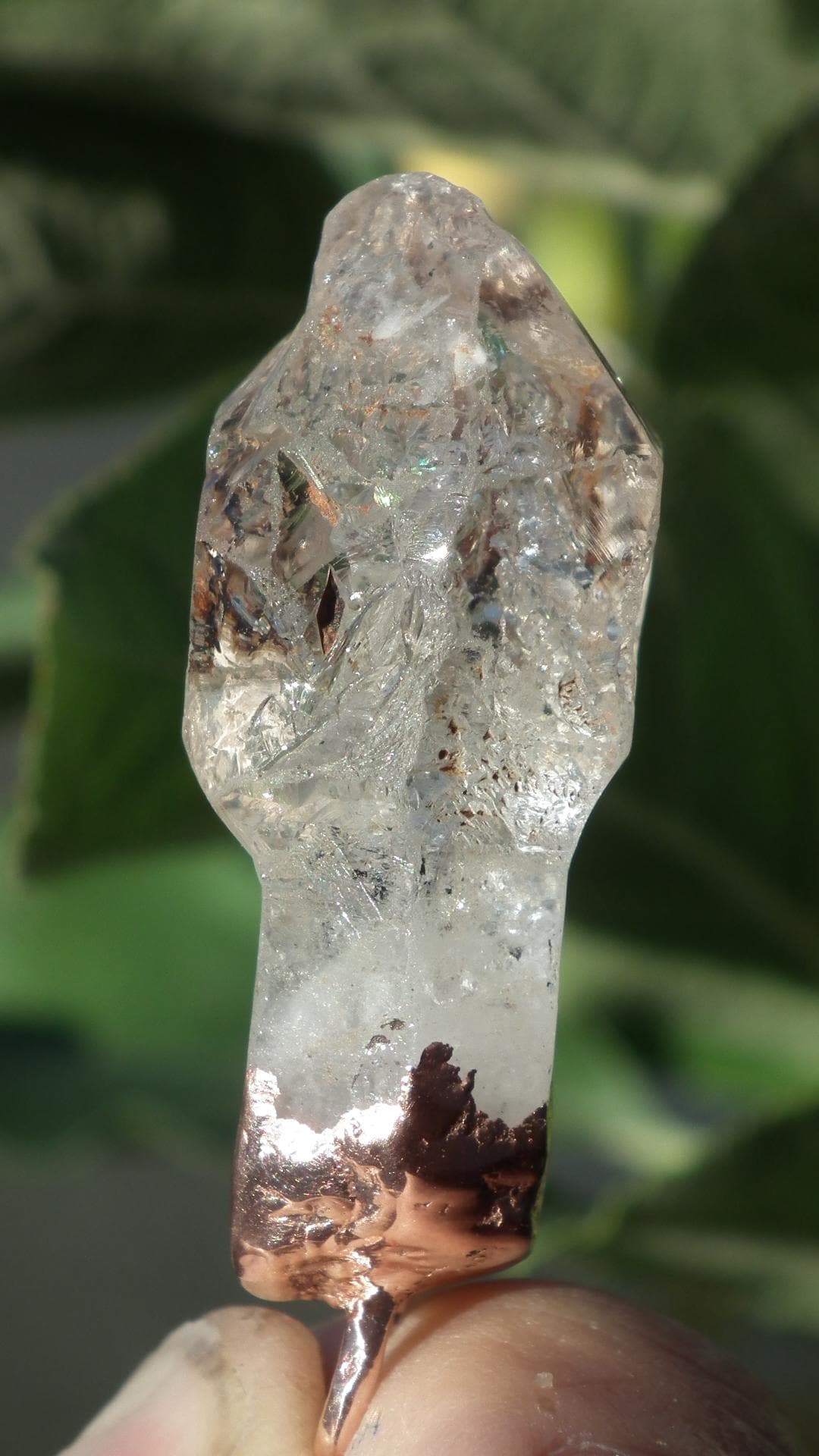 Uv reactive crystal pendant // Petroleum quartz // Terminated quartz