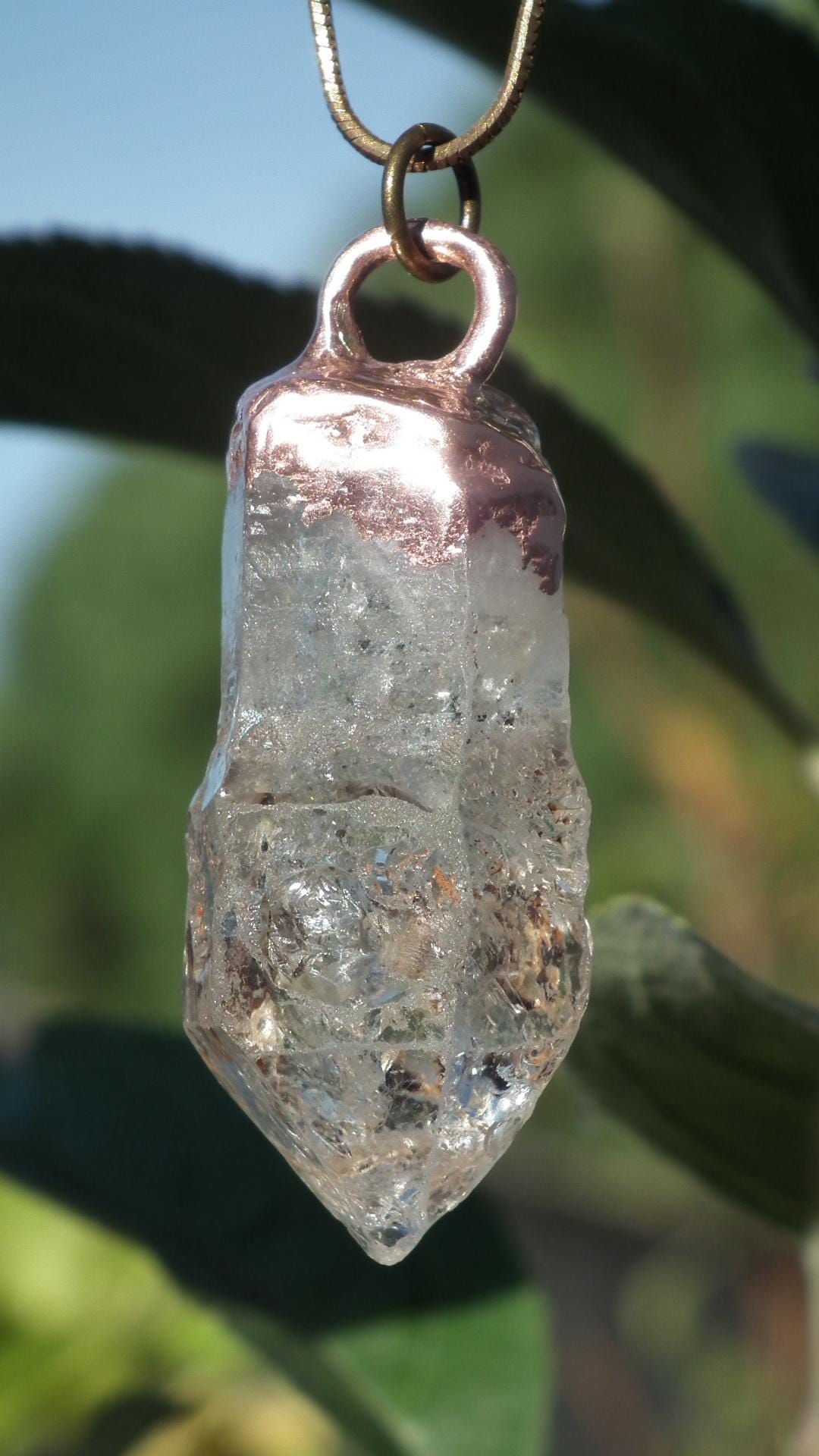 Uv reactive crystal pendant // Petroleum quartz // Terminated quartz