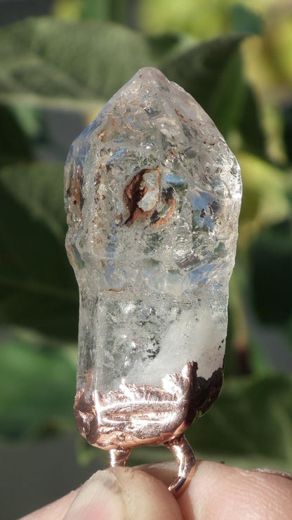 Uv reactive crystal pendant // Petroleum quartz // Terminated quartz