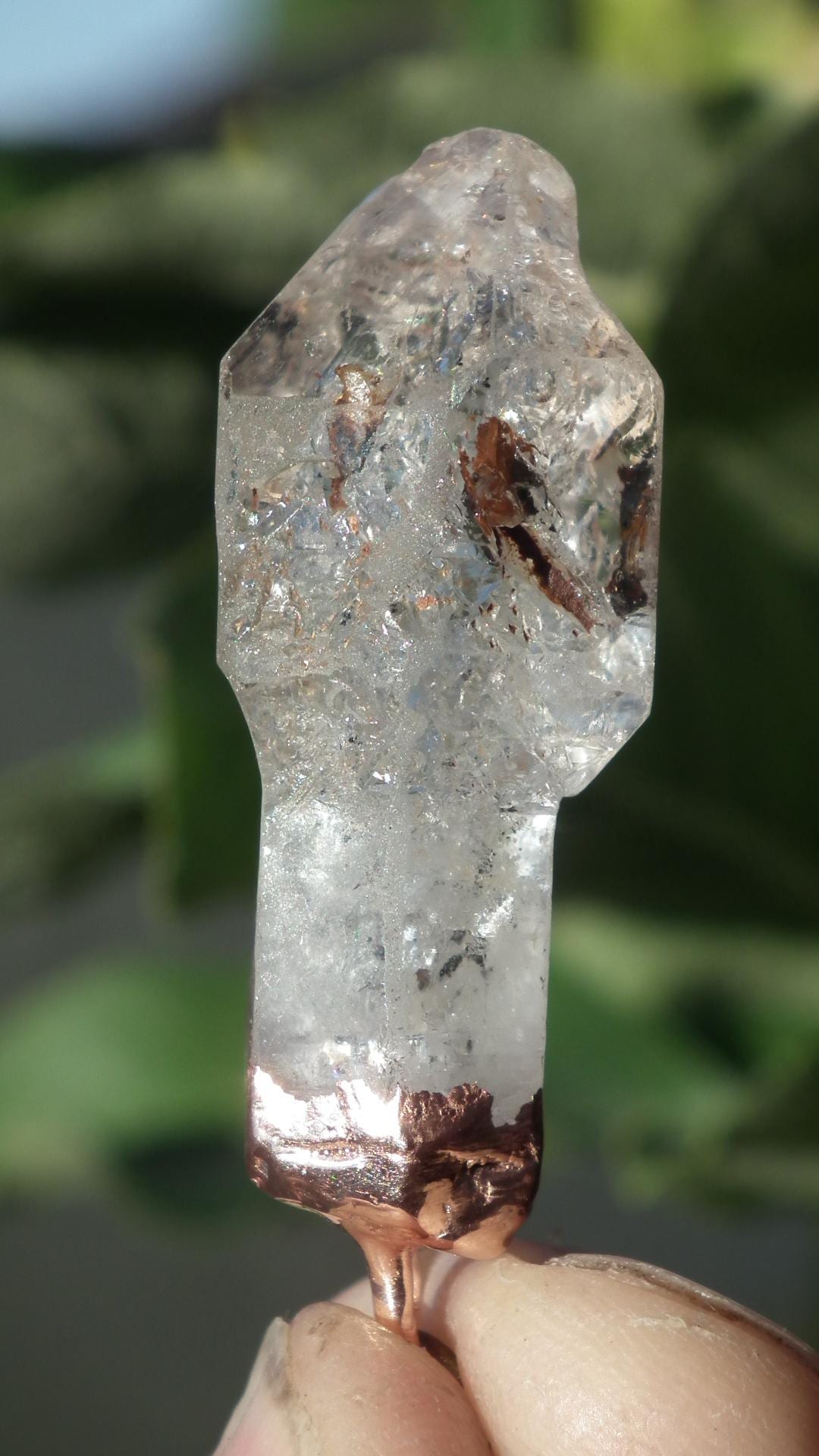 Uv reactive crystal pendant // Petroleum quartz // Terminated quartz
