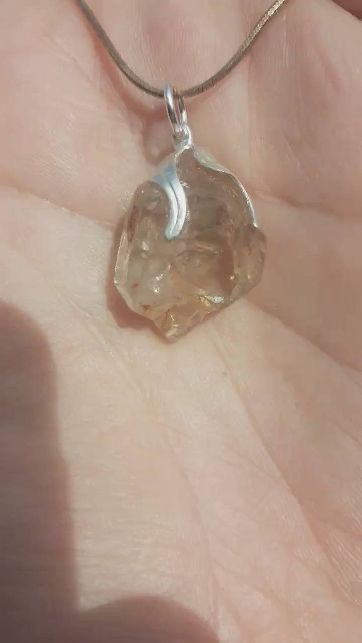 Uv reactive crystal pendant // Petroleum quartz // Terminated quartz