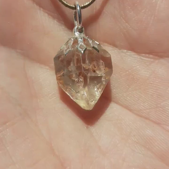 Uv reactive crystal pendant // Petroleum quartz // Terminated quartz
