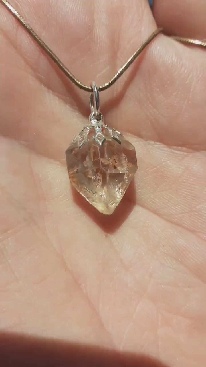 Uv reactive crystal pendant // Petroleum quartz // Terminated quartz