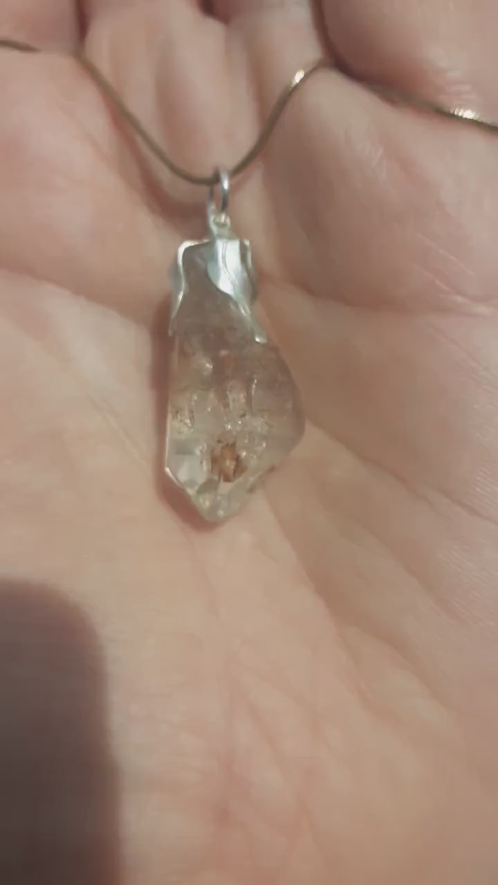 Uv reactive crystal pendant // Petroleum quartz // Terminated quartz