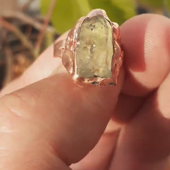 Enhydrokristalring // Uv-reactief kristal // Gouden enhydro // Elektrogevormd koper