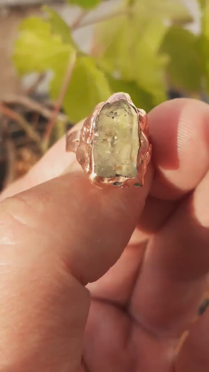 Enhydrokristalring // Uv-reactief kristal // Gouden enhydro // Elektrogevormd koper