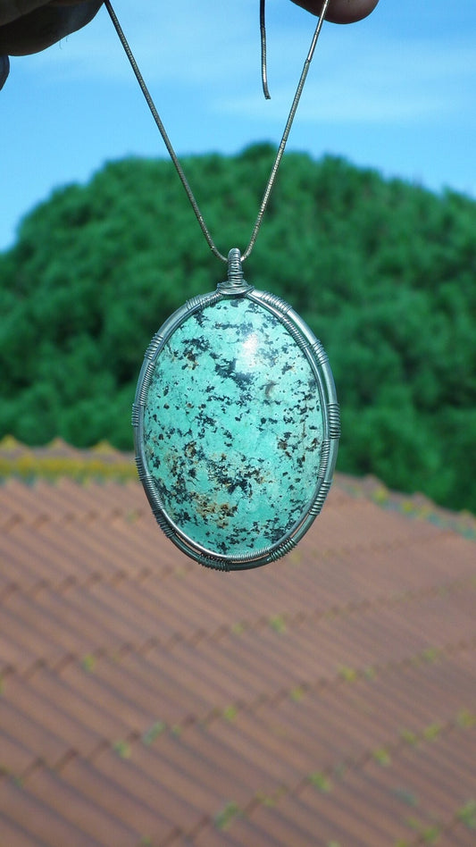 Turquoise necklace in silver wire
