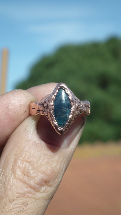 Blue apatite ring / Electroformed copper / Raw blue apatite