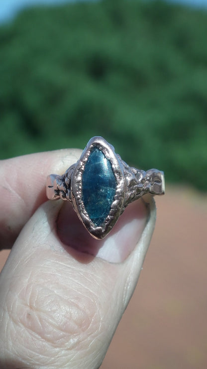 Blue apatite ring / Electroformed copper / Raw blue apatite