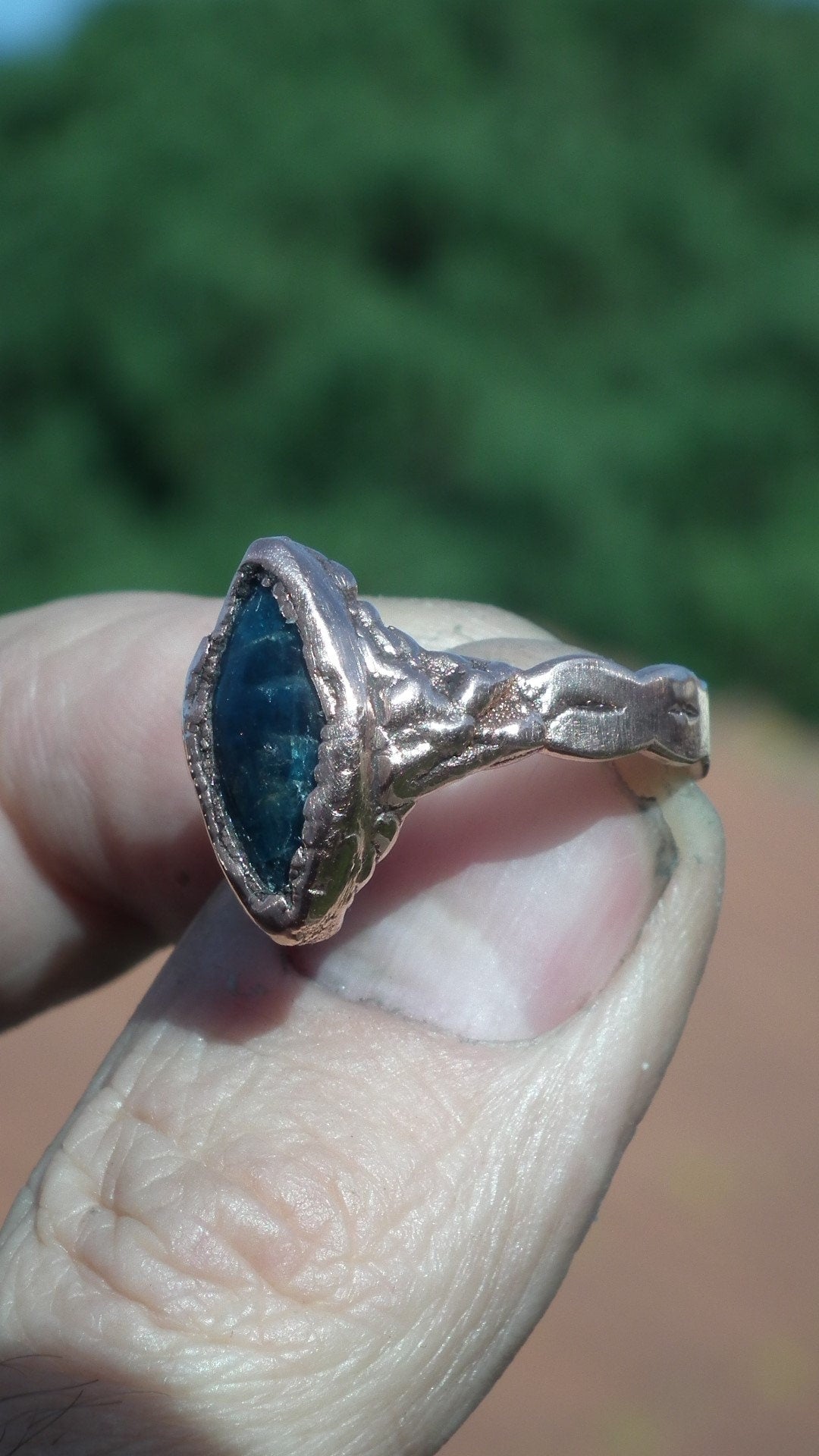 Blue apatite ring / Electroformed copper / Raw blue apatite