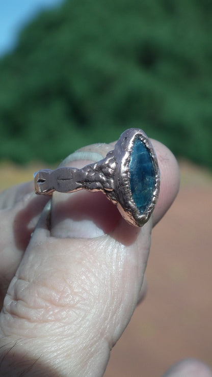 Blue apatite ring / Electroformed copper / Raw blue apatite